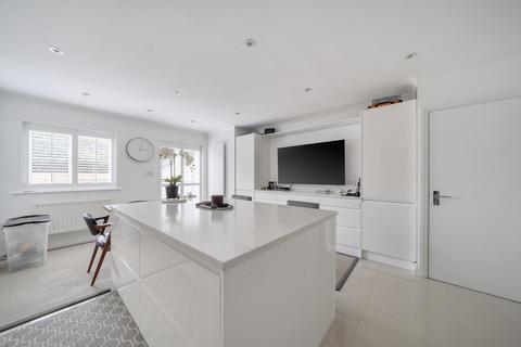 3 bedroom house for sale, Medina Square, Epsom, KT19