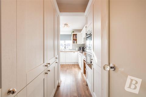 3 bedroom terraced house for sale, Sunnings Lane, Upminster, RM14
