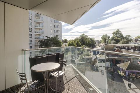 2 bedroom flat for sale, Plaza Gardens, London, SW15