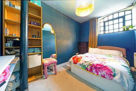 2 bedroom flat for sale, Godman Road, London SE15