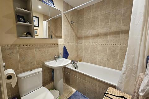 1 bedroom apartment for sale, Beechnut Road, Aldershot