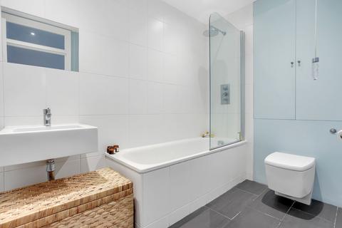 2 bedroom flat for sale, Collard Place, London, NW1