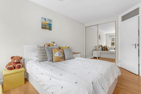 2 bedroom flat for sale, Collard Place, London, NW1