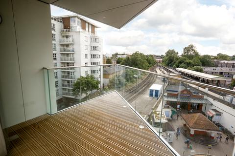 2 bedroom flat for sale, Plaza Gardens, London, SW15