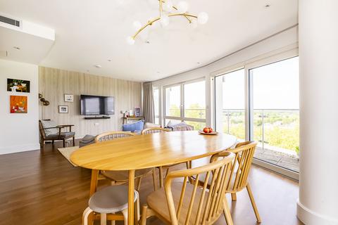 3 bedroom flat for sale, Henry Macaulay Avenue, Kingston Upon Thames, KT2