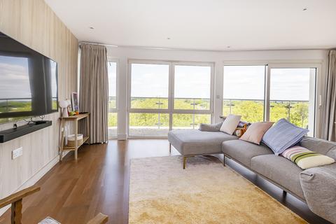 3 bedroom flat for sale, Henry Macaulay Avenue, Kingston Upon Thames, KT2