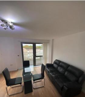 3 bedroom flat to rent, Eden Apartments, London