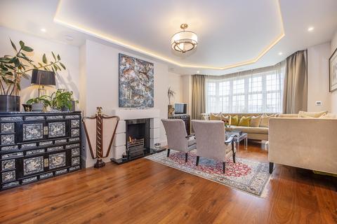 Portsmouth Road, London, SW15