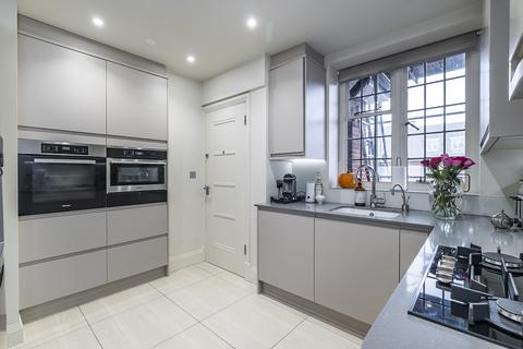 4 bedroom flat for sale, Portsmouth Road, London, SW15