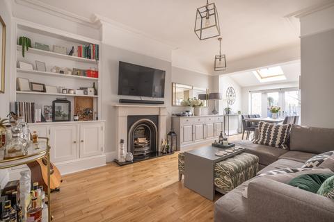 2 bedroom flat for sale, Holroyd Road, London, SW15