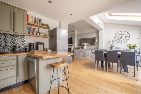 2 bedroom flat for sale, Holroyd Road, London, SW15