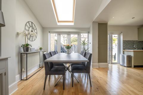 2 bedroom flat for sale, Holroyd Road, London, SW15