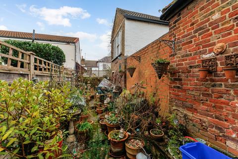 undefined, London Road, Datchet, SL3