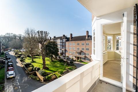 4 bedroom flat for sale, Putney Heath, London, SW15