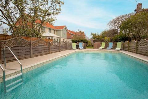 undefined, Modern Comfort and Coastal Living in Brancaster