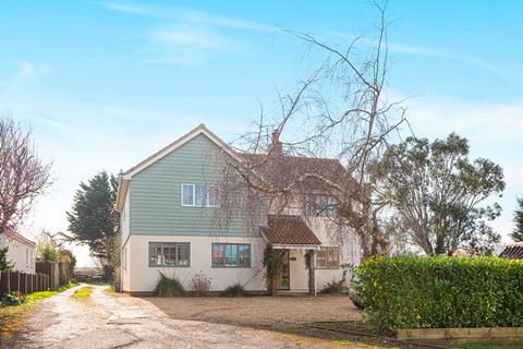 undefined, Modern Comfort and Coastal Living in Brancaster