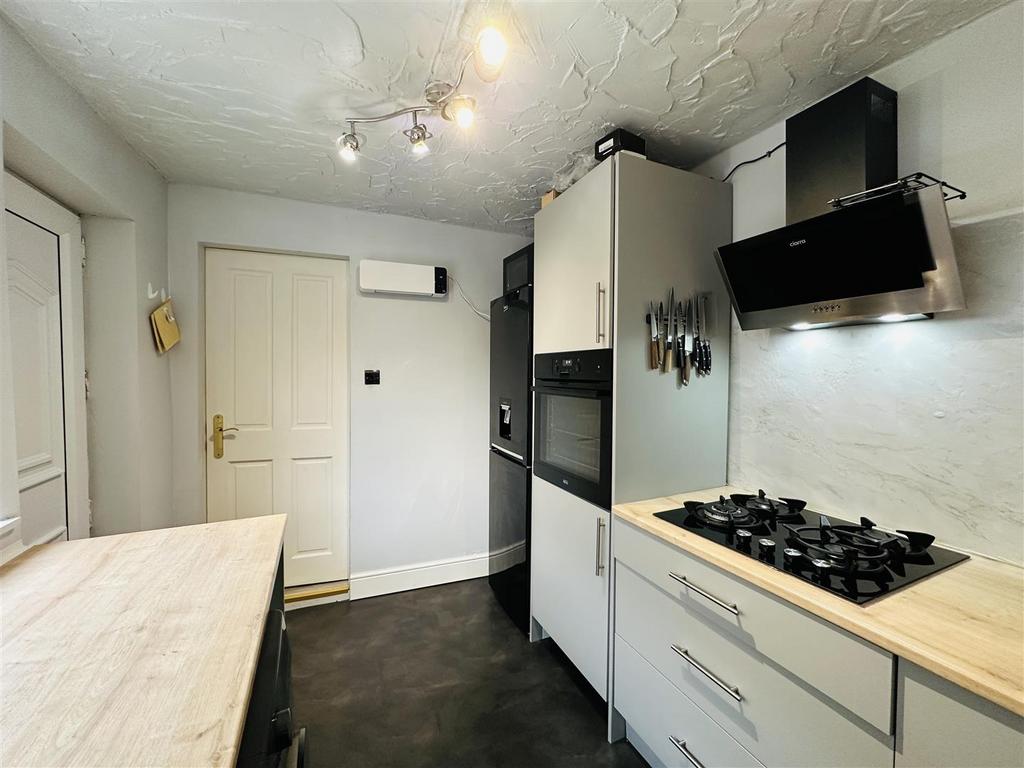 Kitchen x.jpg