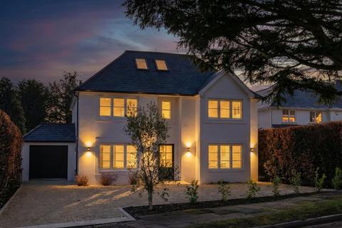 Heath Ridge Green, Cobham, Surrey KT11.
