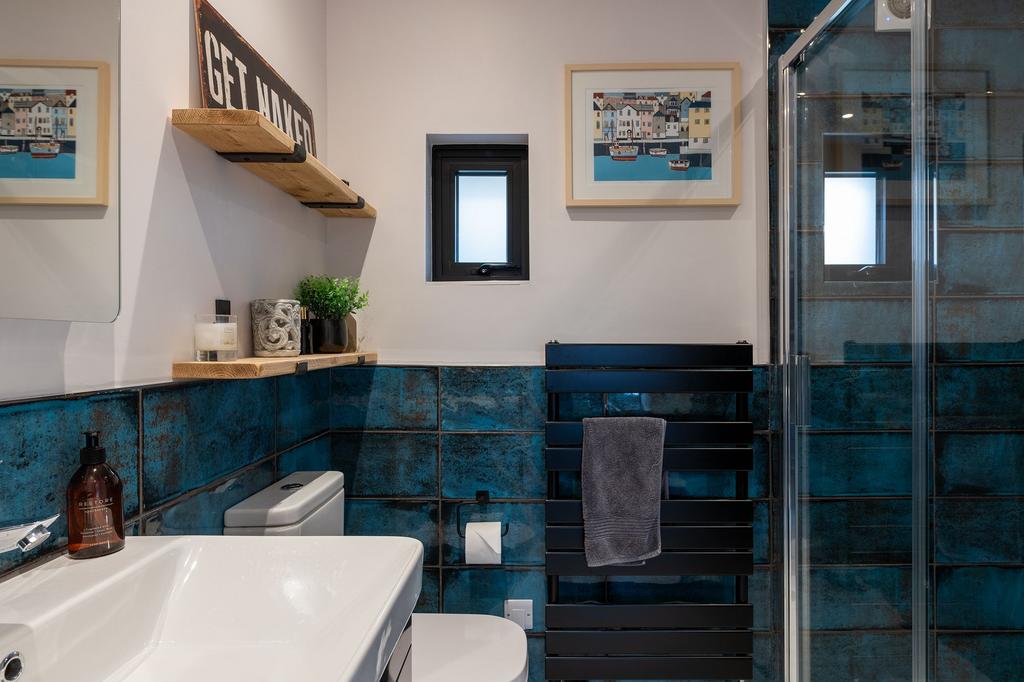Bathroom, 8 Ferndale, Dartmouth