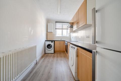 2 bedroom flat to rent, Queens Road, Hampshire PO2