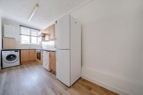 2 bedroom flat to rent, Queens Road, Hampshire PO2