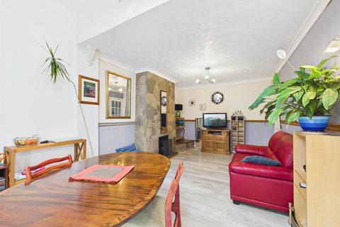 3 bedroom semi-detached house for sale, Tring Road, Aylesbury HP20