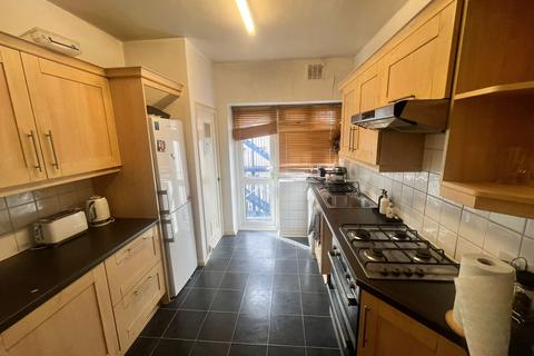 2 bedroom flat to rent, Burnham Court, Brent Street, Hendon NW4
