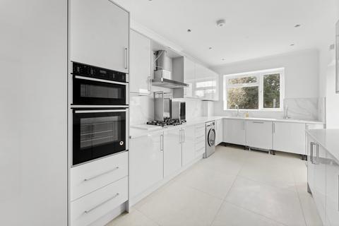 4 bedroom semi-detached house to rent, Great North Way, Hendon, NW4