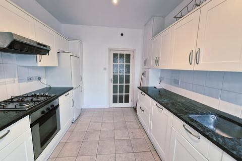 2 bedroom flat to rent, Burnham Court, Brent Street, Hendon NW4
