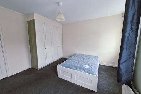 2 bedroom flat to rent, Burnham Court, Brent Street, Hendon NW4