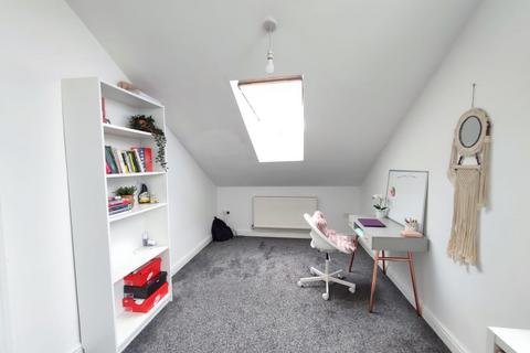 4 bedroom flat to rent, Baggrave Street, Leicester LE5
