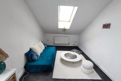 4 bedroom flat to rent, Baggrave Street, Leicester LE5