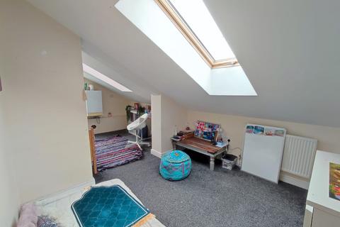 4 bedroom flat to rent, Baggrave Street, Leicester LE5