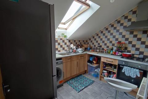 4 bedroom flat to rent, Baggrave Street, Leicester LE5