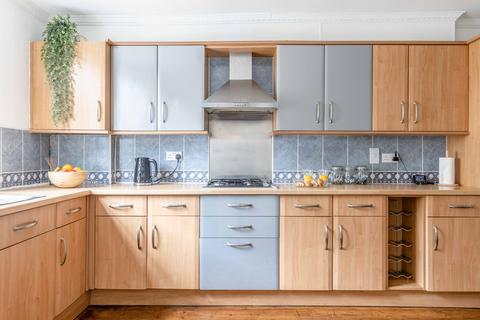 2 bedroom house for sale, Priory Way, Datchet, SL3