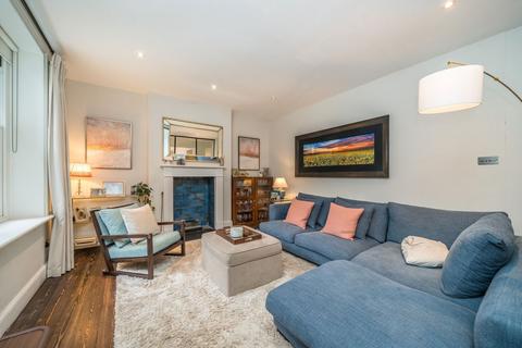 3 bedroom flat for sale, Sisters Avenue, London SW11