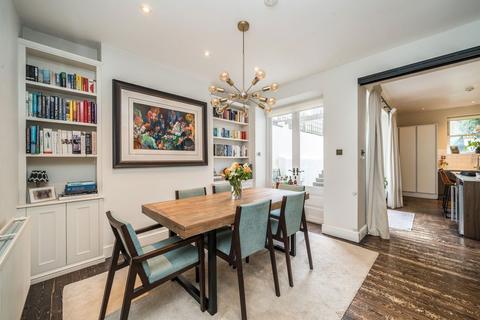 3 bedroom flat for sale, Sisters Avenue, London SW11
