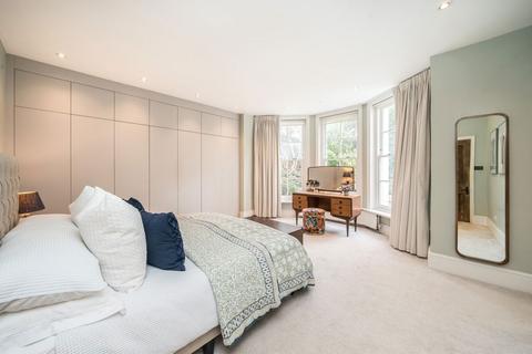 3 bedroom flat for sale, Sisters Avenue, London SW11