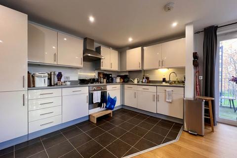 2 bedroom flat for sale, Grantham Road, Manor Park, E12