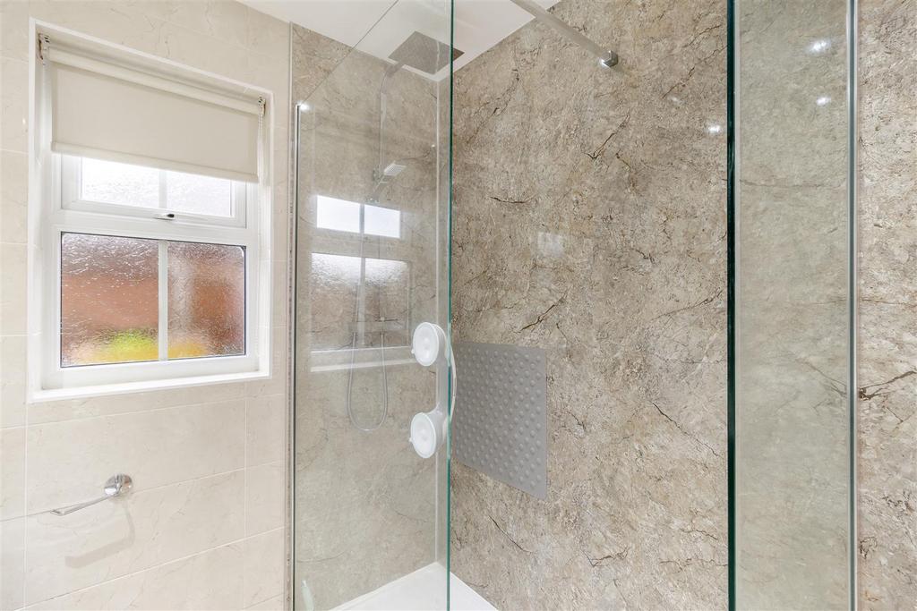 8682145-interior02.jpg