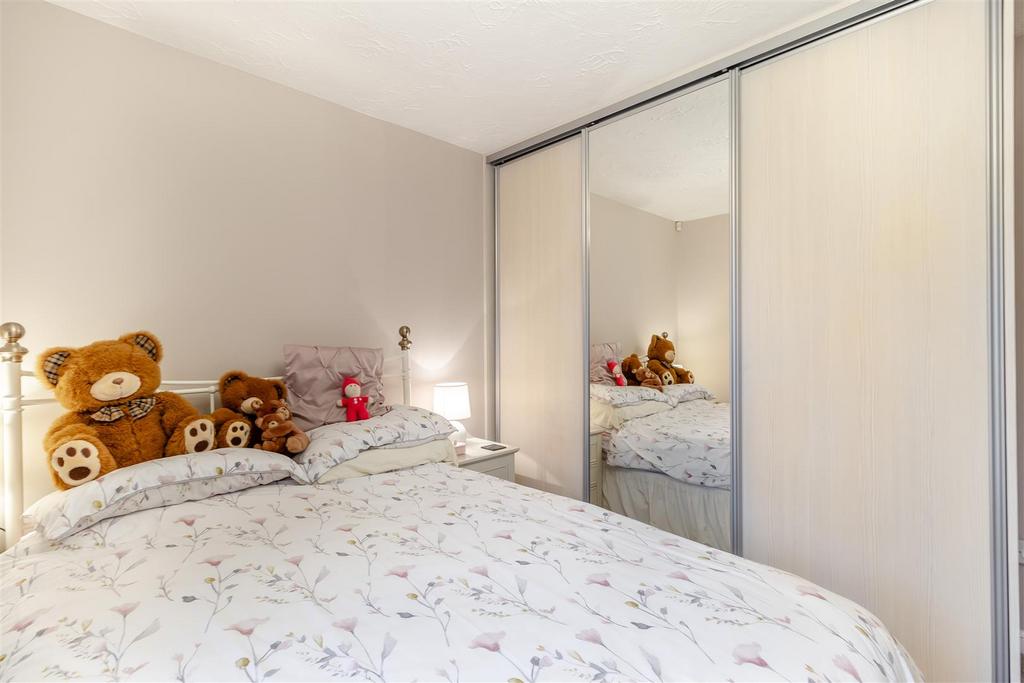 8682145-interior10.jpg