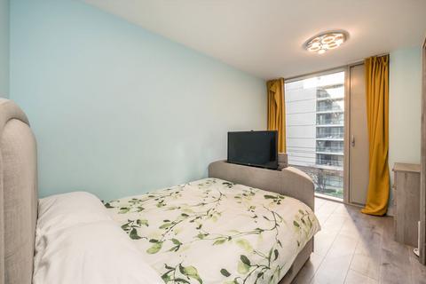 2 bedroom flat to rent, Marsh Wall, London E14