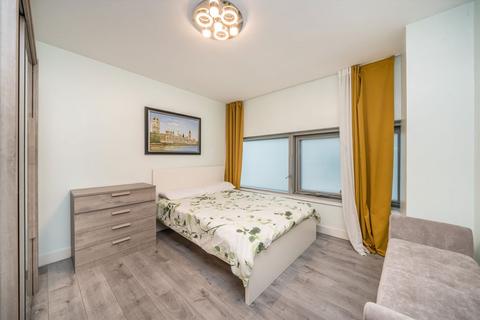 2 bedroom flat to rent, Marsh Wall, London E14