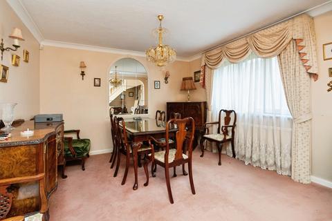 4 bedroom detached house for sale, The Spinney, Robertsbridge, East Sussex, TN32