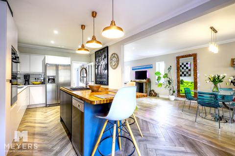 4 bedroom detached house for sale, Christchurch BH23