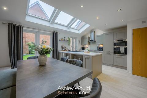 4 bedroom detached house for sale, Pilkington Way, Cradley Heath B64