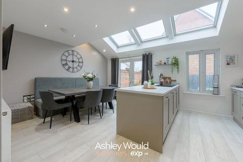 4 bedroom detached house for sale, Pilkington Way, Cradley Heath B64