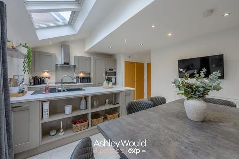 4 bedroom detached house for sale, Pilkington Way, Cradley Heath B64