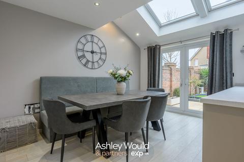 4 bedroom detached house for sale, Pilkington Way, Cradley Heath B64
