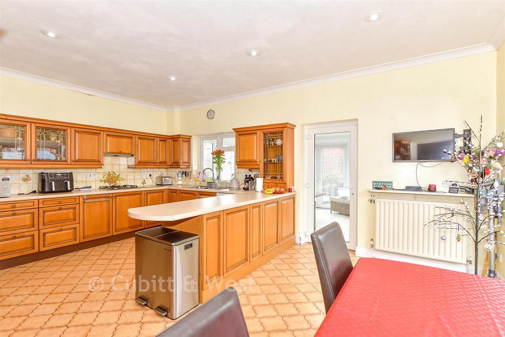 Kitchen/Breakfast Room